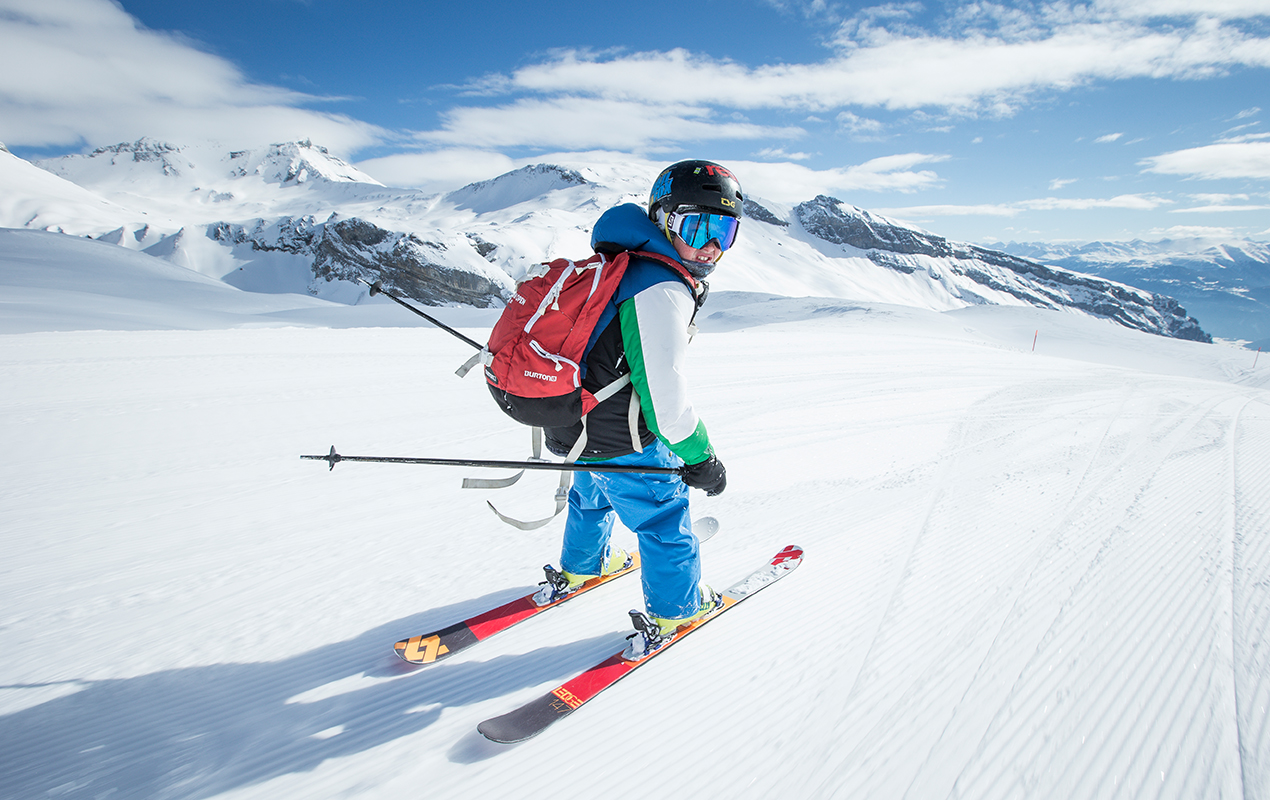 Ski n. Горные лыжи. Лыжник в горах. Катание на лыжах. Кататься на горных лыжах.