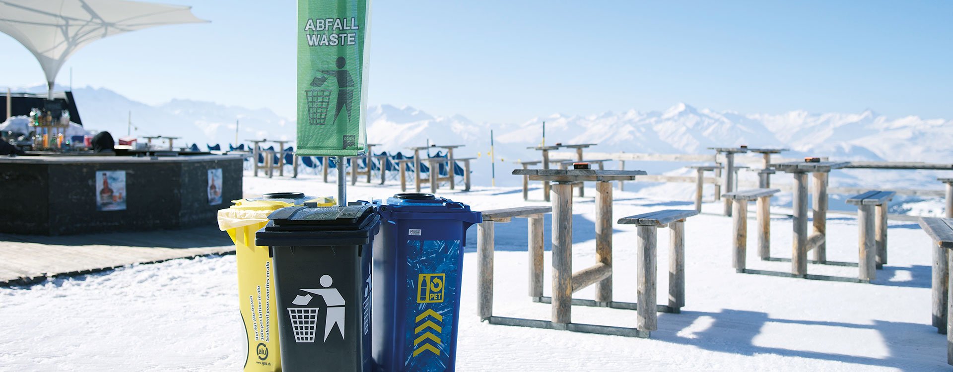 Recycling Stationen im Skigebiet Laax.