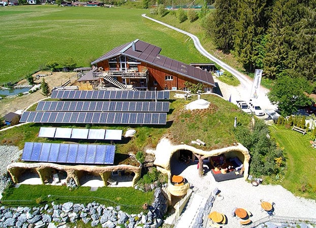 Camping: Mit Wohnwagen in Laax übernachten.