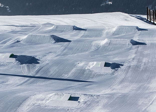 Freestyle Ski und Snowboard im Snowpark Laax.