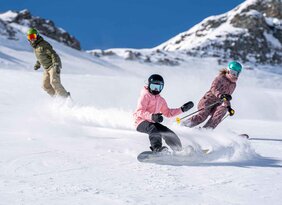 Gletscherbetrieb, Skifahren, Snowboarden, Bergherbst, Flims, Laax, Schweiz, Skigebiet, Schönwetter